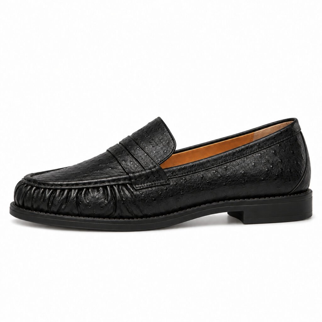 Mocassino arricciato in pelle stampa struzzo, nero – Rearow
